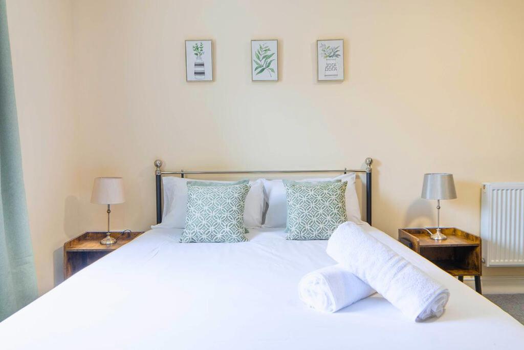 The Windmill Hotel Алфорд Экстерьер фото
