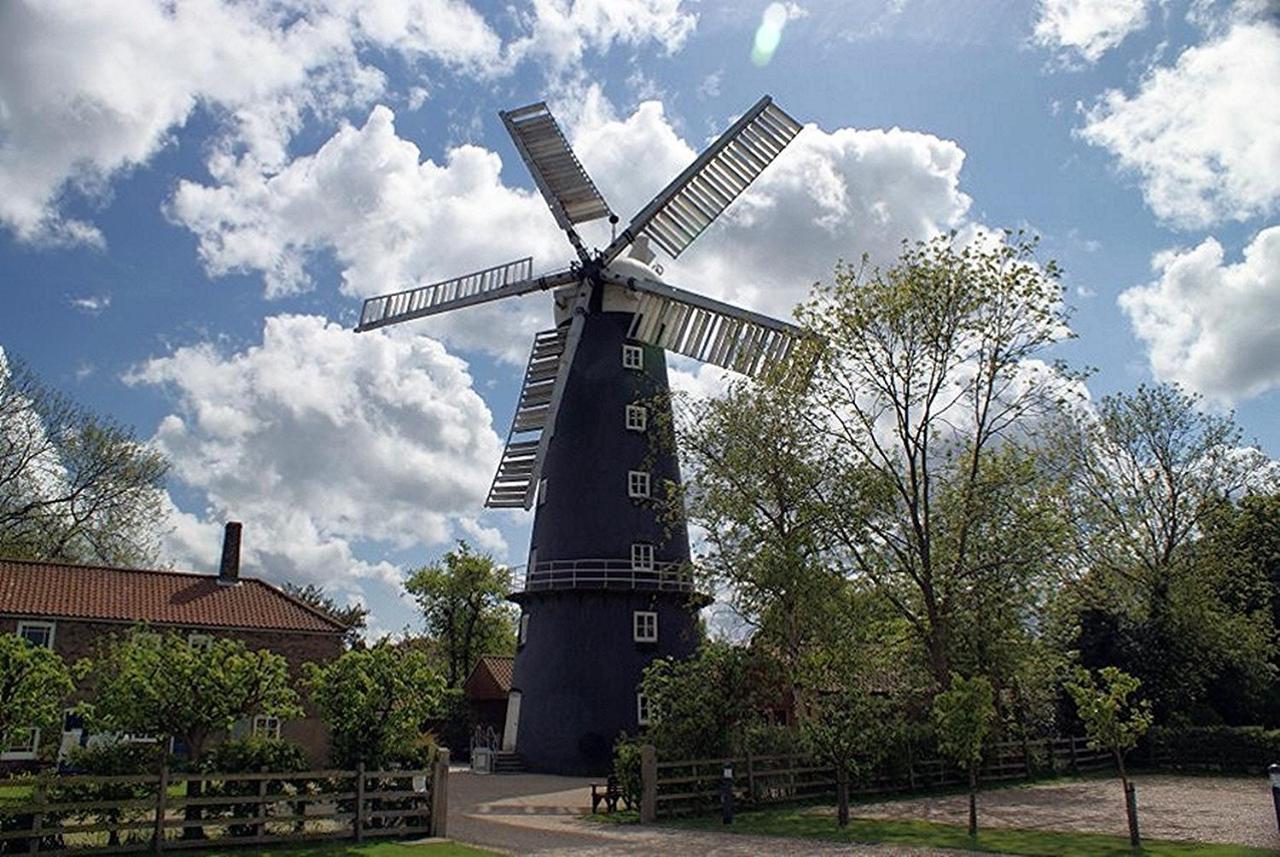 The Windmill Hotel Алфорд Экстерьер фото